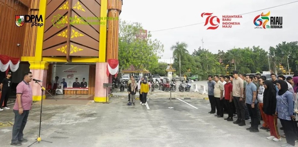 DPMPTSP Pekanbaru Gelar Aksi Gotong Royong di MPP untuk Rayakan Kemerdekaan ke-79