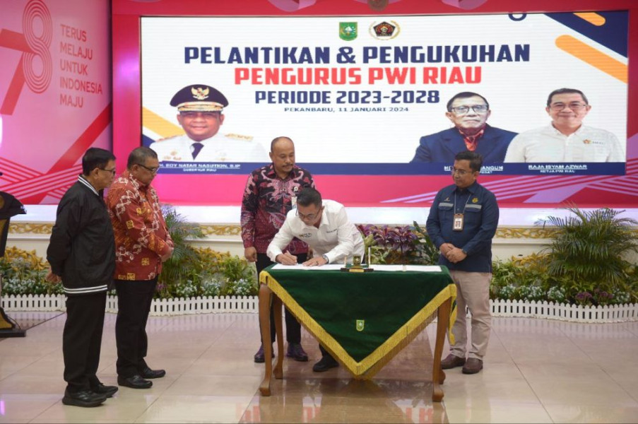 Pengurus PWI Riau Periode 2023-2028 Sah Dilantik, Ini Pesan Gubri Edy Nasution