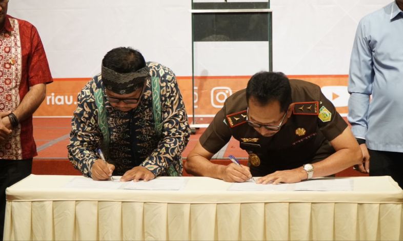 Kejati - Bawaslu Riau Teken MoU Terkait Penanganan Tindak Pidana Pemilu