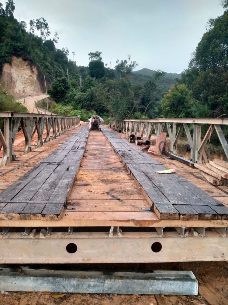 Pemprov Riau Merampungkan Jambatan Bailey di Jalan Longsor Rohul
