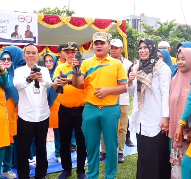 Camat Ardi Resmi Buka O2SN dan FLS2N Tingkat SD Se Kecamatan Bukit Raya