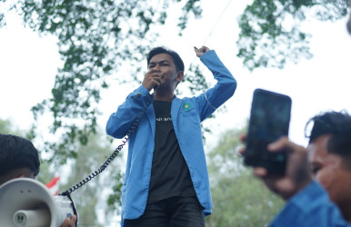 Mahasiswa Kampar Kecewa: Beasiswa Belum Jelas, Pemkab Malah Sibuk Tata Ulang Taman Kota