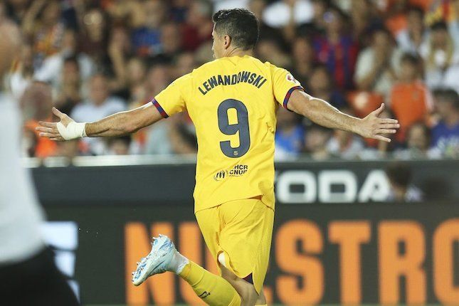 Sepasang Gol Lewandowski Bawa Barcelona Menang 2-1 atas Valencia