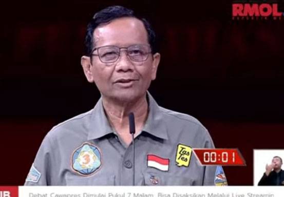 Mahfud ke Gibran: Prabowo Bilang Jokowi Doyan Impor