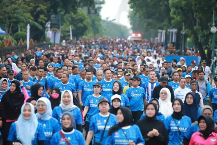 Ribuan Masyarakat Pekanbaru Hadiri Fun Walk Hari Bhayangkara