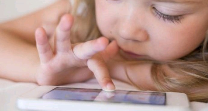 Agar Anak Tak Berlebihan Pakai Internet dan Gawai Saat PSBB