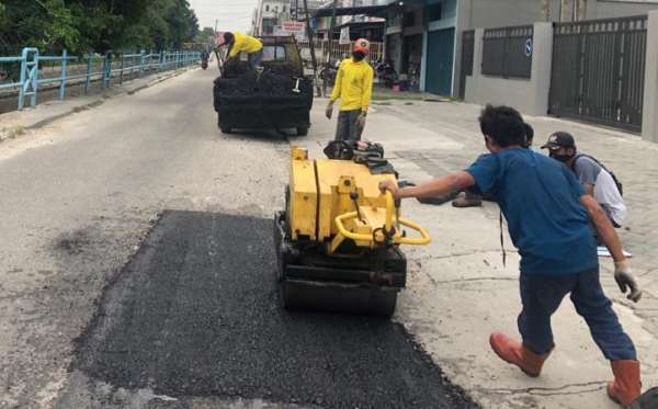Dinas PUPR Tambal Sulam Dua Ruas Jalan di Kecamatan Payung Sekaki