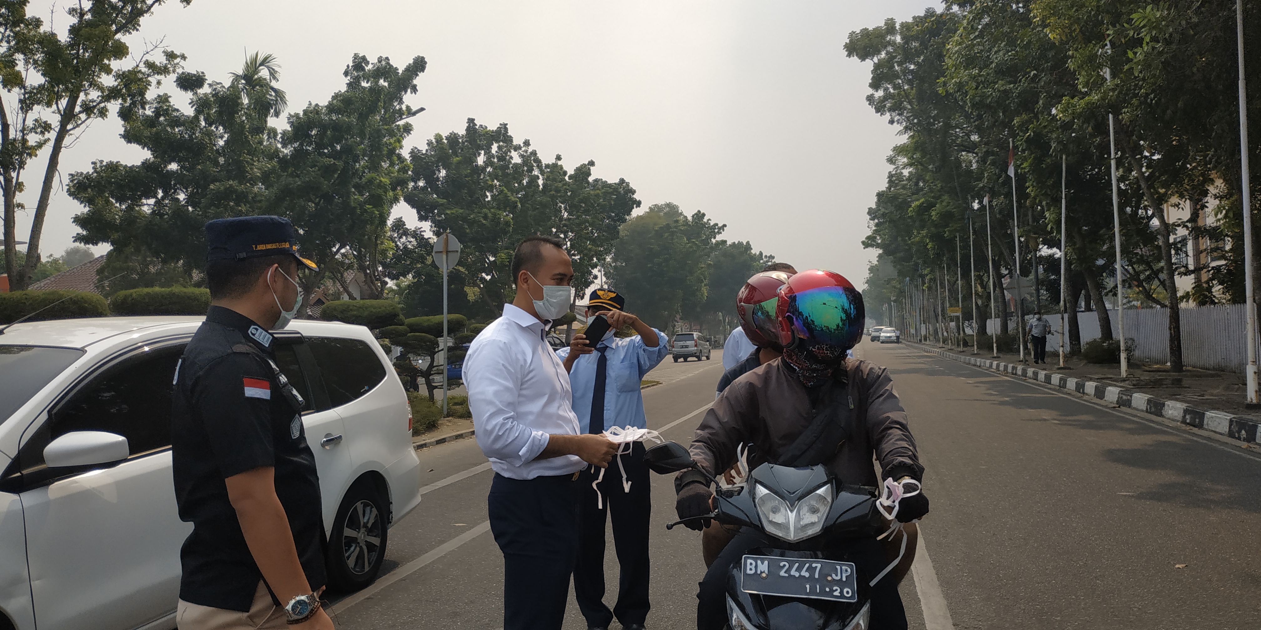 Sempena Harhubnas, Plt Kadishub Pekanbaru Bagikan Ribuan Masker