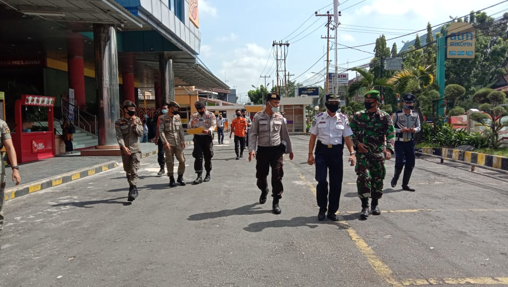 Babinsa Sukaramai Bersama Tim Gabungan Hunting Gugus  New Normal  ke MPP