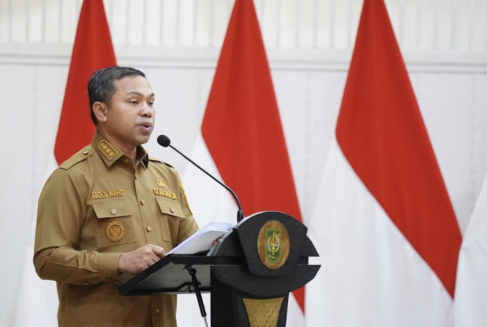Meski Defisit, Gubri Ingin Program Seragam Sekolah Gratis Terlaksana Tahun Ini