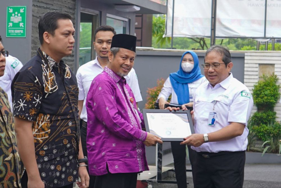 Terima Penghargaan dari BPJS Kesehatan, Ini Harapan Asisten I Setdaprov Riau