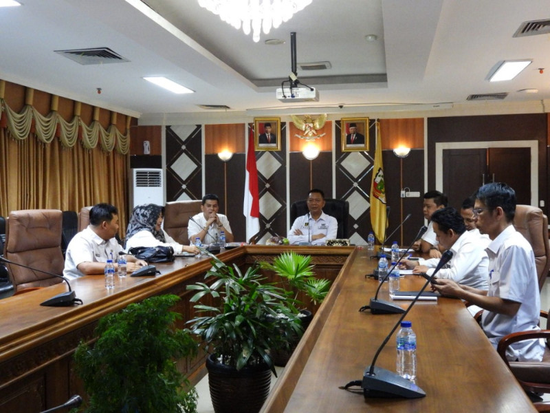 Kepala BPKAD Pekanbaru Dampingi Sekda Saksikan Penandatangan SEB Mendagri Secara Daring