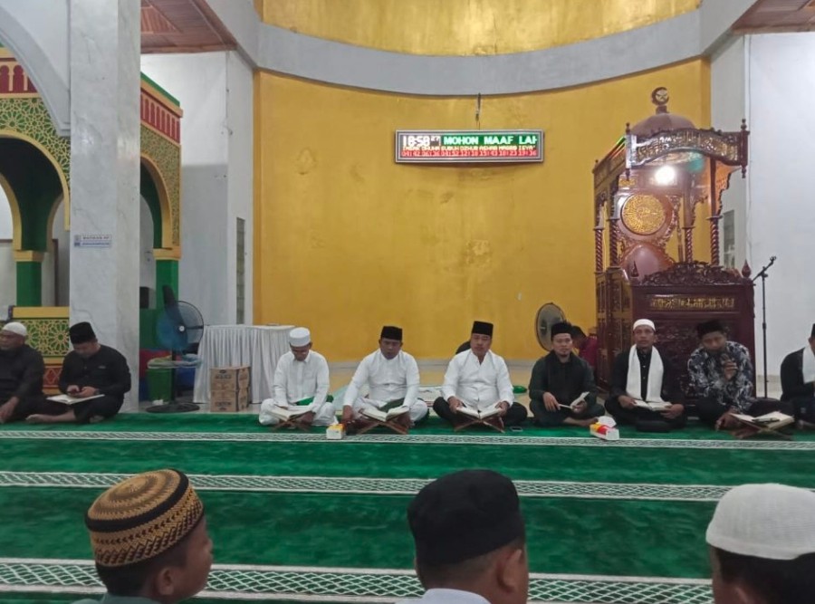 Magrib Mengaji Di Desa Petani, Bupati Zukri Tekankan Camat dan Kepala Desa Menjalin Komunikasi dengan Masyarakat