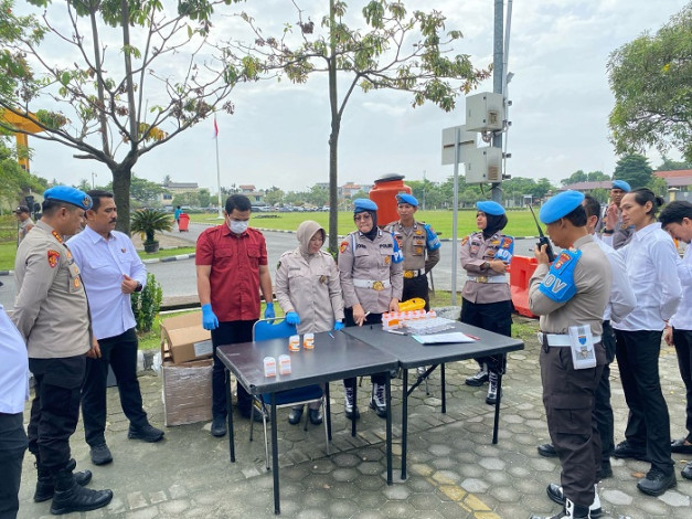 Personel Polda Riau Mendadak Dites Urine