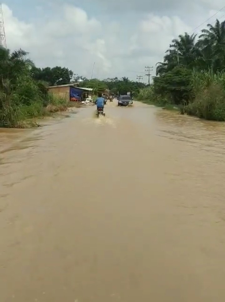 Sungai Bilah Meluap, Jalan Lintas Bilah Hilir Tersendat