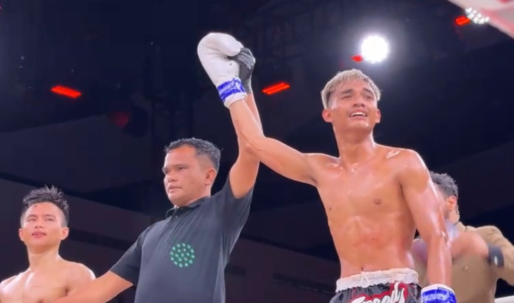 Debut Internasional Berbuah Manis, Bimo Menang di Ajang Muaythai Malaysia