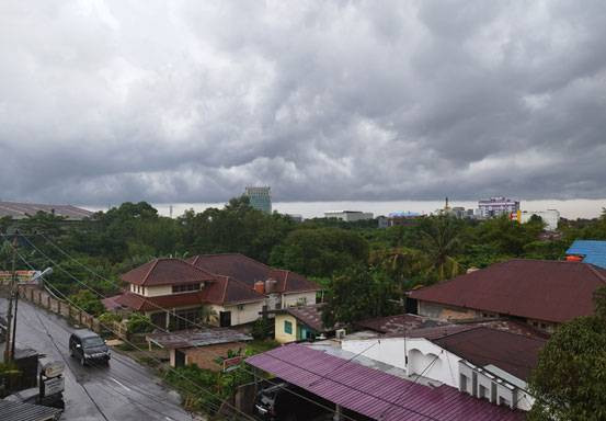 Hujan Berpotensi Guyur Sejumlah Wilayah Riau, Warga Diminta Waspadai Petir dan Angin Kencang