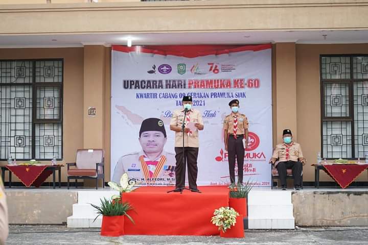 HUT  Ke-60 Pramuka, Bupati Alfedri Terima Penghargaan Lencana Pancawarsa IV