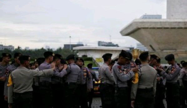 5000 Personil Polisi -TNI Kawal Aksi 1812 di Depan Istana  Negara