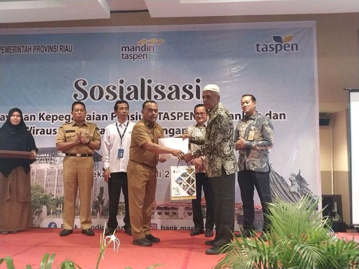 32 PNS Pemprov Riau Terima SK Pensiun