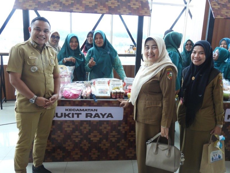 Dukung Pemberdayaan Masyarakat, Kepala BPKAD Pekanbaru Hadiri Pelantikan Posyandu, PKK dan Bazar UMKM