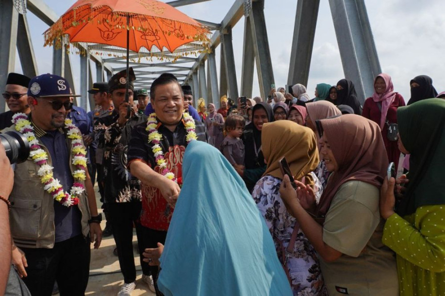 Dinilai Berjasa Bangun Jembatan, Masyarakat Semeringah atas Kedatangan Pj Gubri
