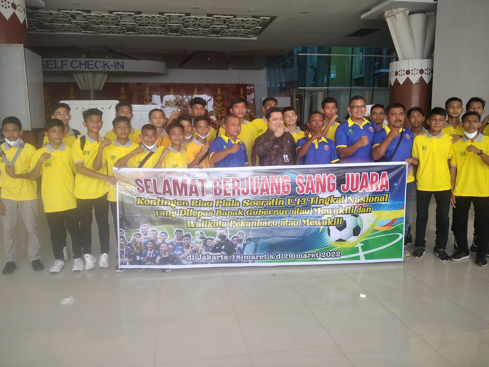 Gubernur Riau Lepas Tim Bina Bakat FC Berlaga di Piala Suratin U 13 Tingkat Nasional 