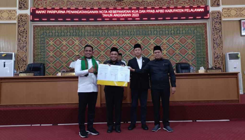 Melalui Rapat Paripurna, Pemda dan DPRD Pelalawan Teken Nota Kesepakatan KUA PPAS