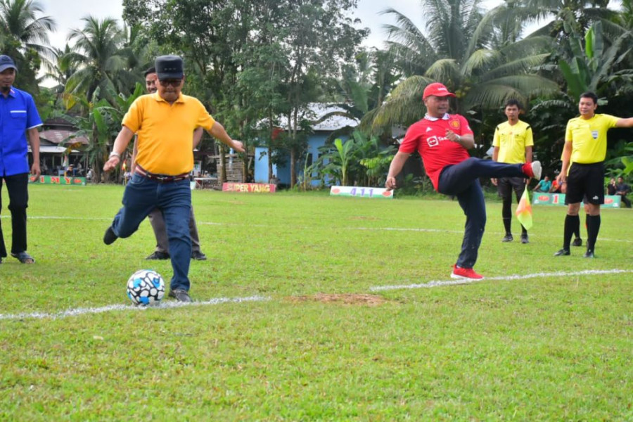 Pj Bupati Kampar Buka Turnamen Sepakbola Gubernur Riau Cup 2023