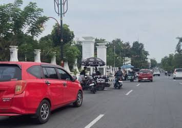 PKL Menjamur di Jalan Diponegoro, Satpol PP: Jangan Kucing-Kucingan