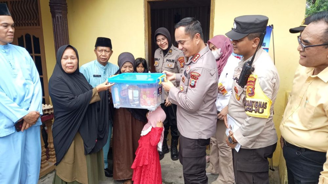 Kapolresta Pekanbaru Salurkan Bantuan Untuk Penderita Tengkes