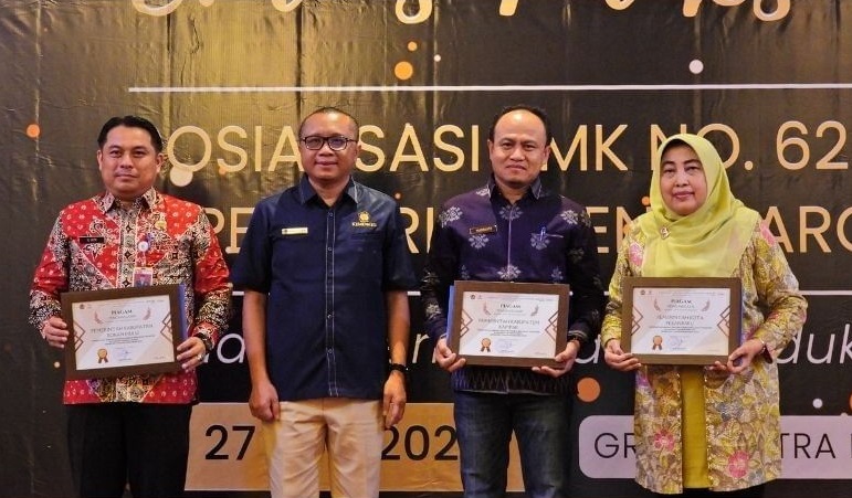 Mewakili Pj Wako, Kepala BPKAD Terima Penghargaan Dari KPPN Pekanbaru