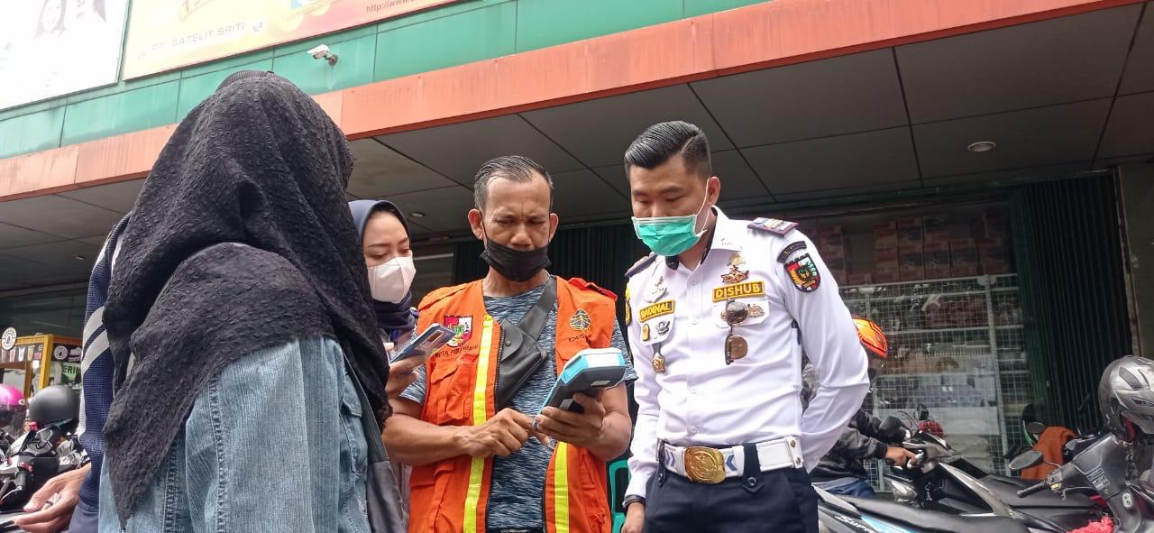 Keren, Bayar Parkir di Pekanbaru Sudah Non Tunai