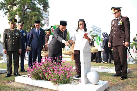 Hari Pahlawan, Wawako dan Forkopimda Ziarah ke Makam Pahlawan Kusuma Dharma