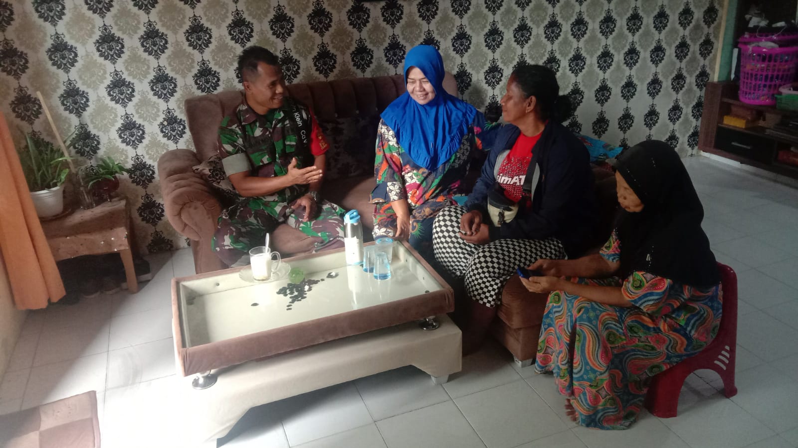 Komsos dengan RT dan RW , Babinsa Bahas Kamtibmas dan Kebersihan Lingkungan 