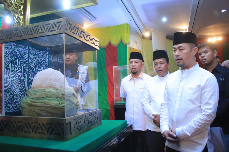 Pj Walikota Pekanbaru Hadiri Acara Pembentangan Benda Peninggalan Rasulullah SAW