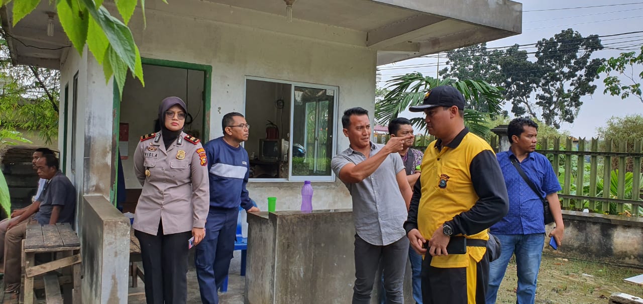 Datang Bawa Kayu, Pulang Bawa Tiga Laptop
