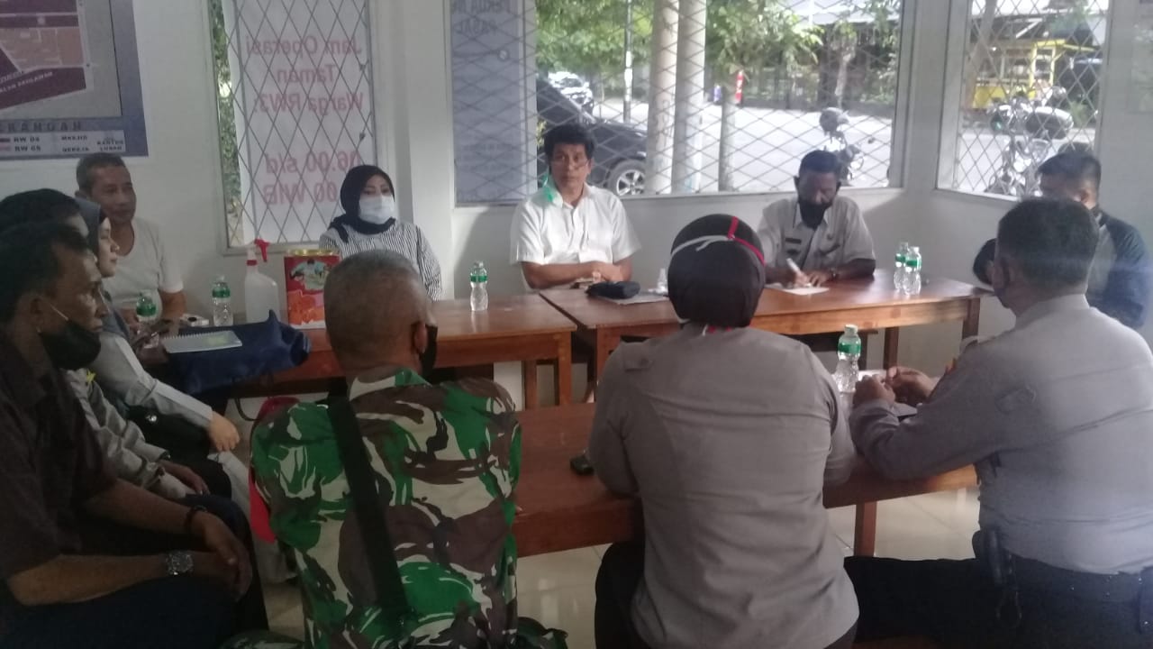 Babinsa Bersama Tiga Pilar Gelar Rapat Evaluasi Program Jaga Kampung