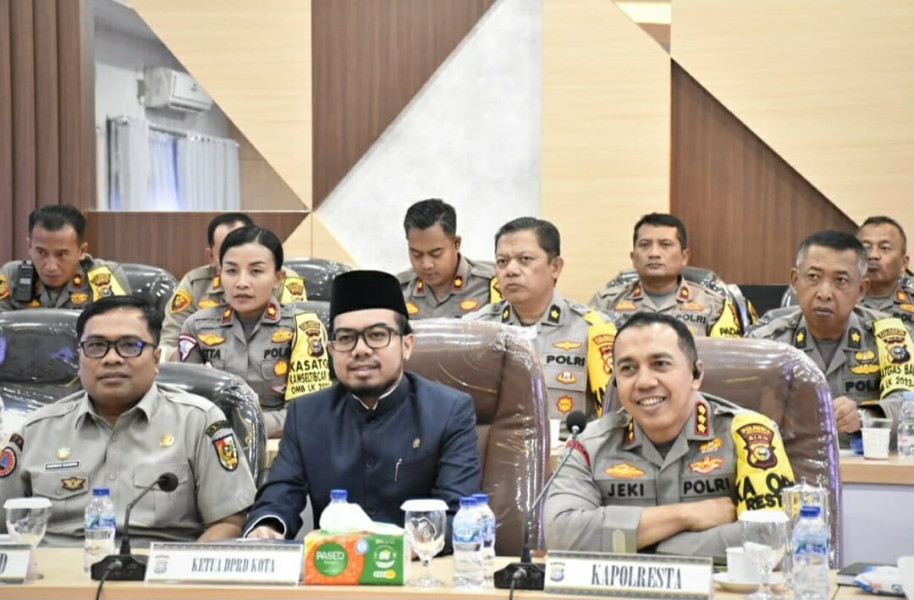 Ginda Burnama Bersama Kapolri Rapat Koordinasi Bahas Dampak Banjir di Kabupaten/Kota di Riau