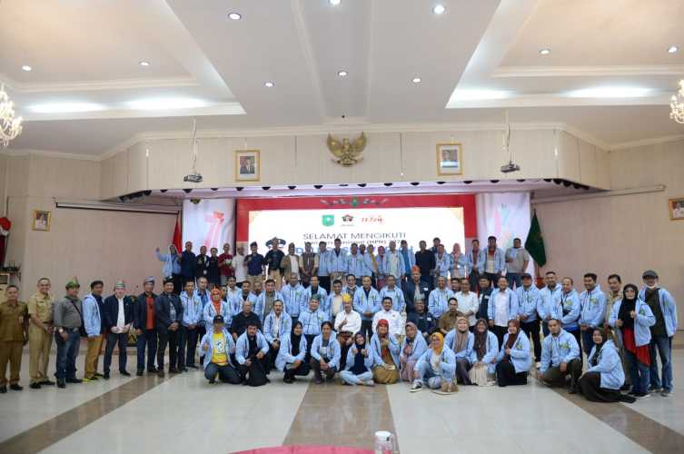 Gubernur Lepas Delegasi Riau ke Puncak Peringatan HPN di Medan