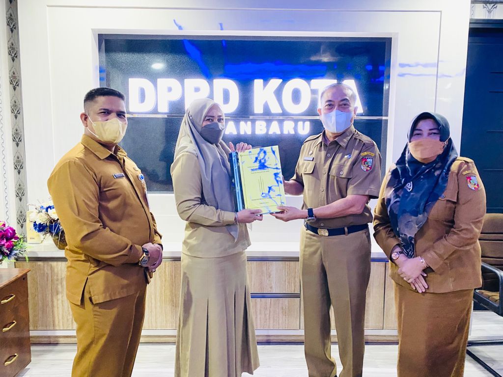 Pemko Pekanbaru Serahkan Draf KUA PPAS R-APBD Tahun 2022 ke DPRD Pekanbaru