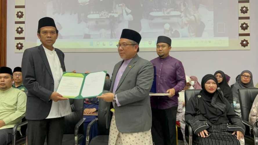 UAS Dikukuhkan sebagai Visiting Profesor di UNISSA Brunei Darussalam