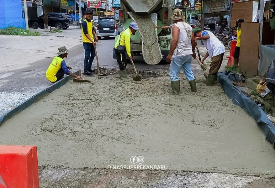 Dinas PUPR Pekanbaru Perbaiki Jalan Bukit Barisan