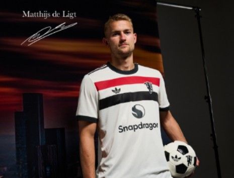 Matthijs de Ligt Resmi Berseragam Manchester United