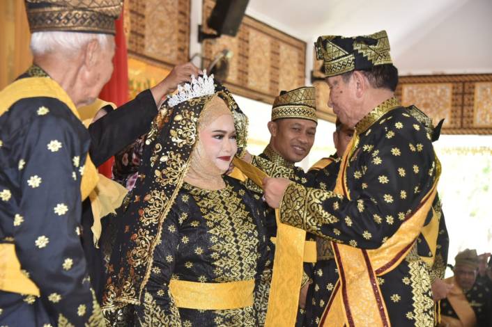 Bupati dan Wabup Bengkalis Sandang Gelar Kehormatan dari LAMR