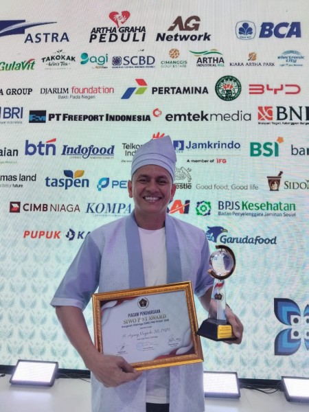 Walikota Pekanbaru Raih Penghargaan SIWO Award