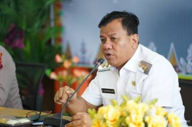 Bupati Kuansing Suhardiman Amby Diperiksa KPK, Status Hukum Diumumkan Sore Ini