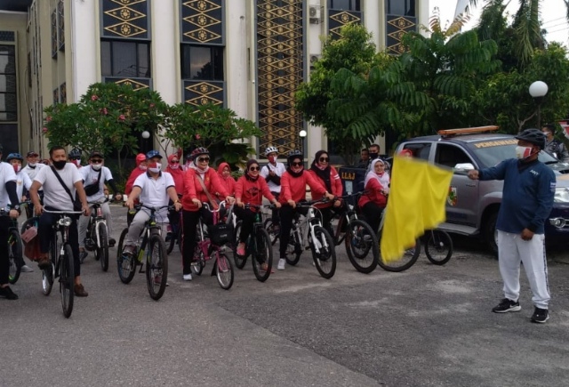 Semarak HUT RI ke-75, DPRD Pekanbaru Gelar Gowes Sehat Plus Kampanyekan Penggunaan Masker ke Masyarakat