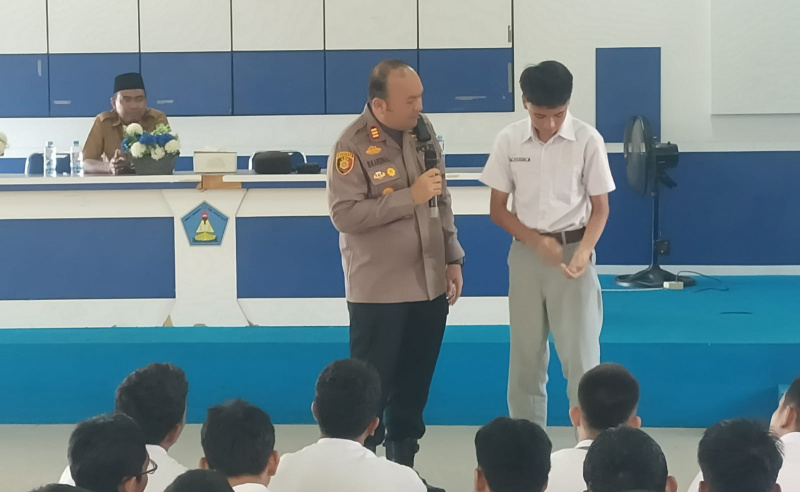 Polsek Bangko Sosialisasi UU Lalu Lintas, Bahaya Judi Online dan Narkoba di SMAN 1 Bangko