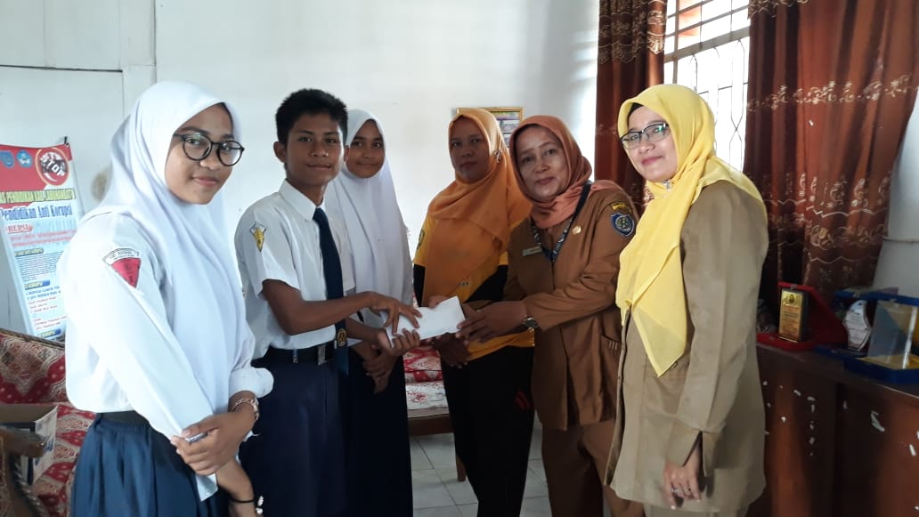 Peduli Aisah, Siswa SMPN 1 Ransel Sisihkan Uang Jajan